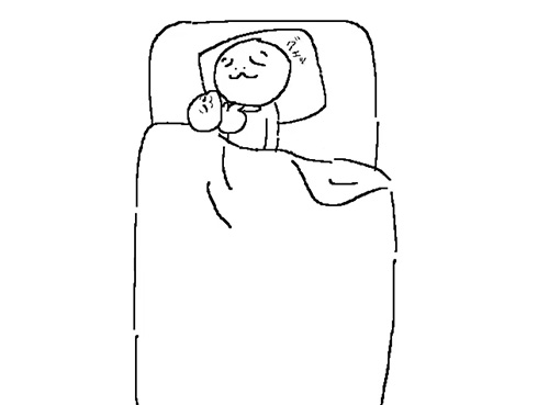 睡眠中に子どもが消えたと思ったら……？　子どもの寝相あるあるイラストの共感がすごい