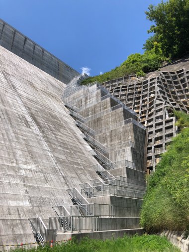 八ッ場ダム（やんばダム）に設置された階段がTwitter上で「すごい」「なにこれカッコいい」と話題