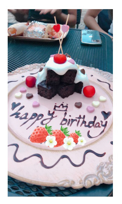 長女の誕生日前日をお祝いした際に出されたケーキ