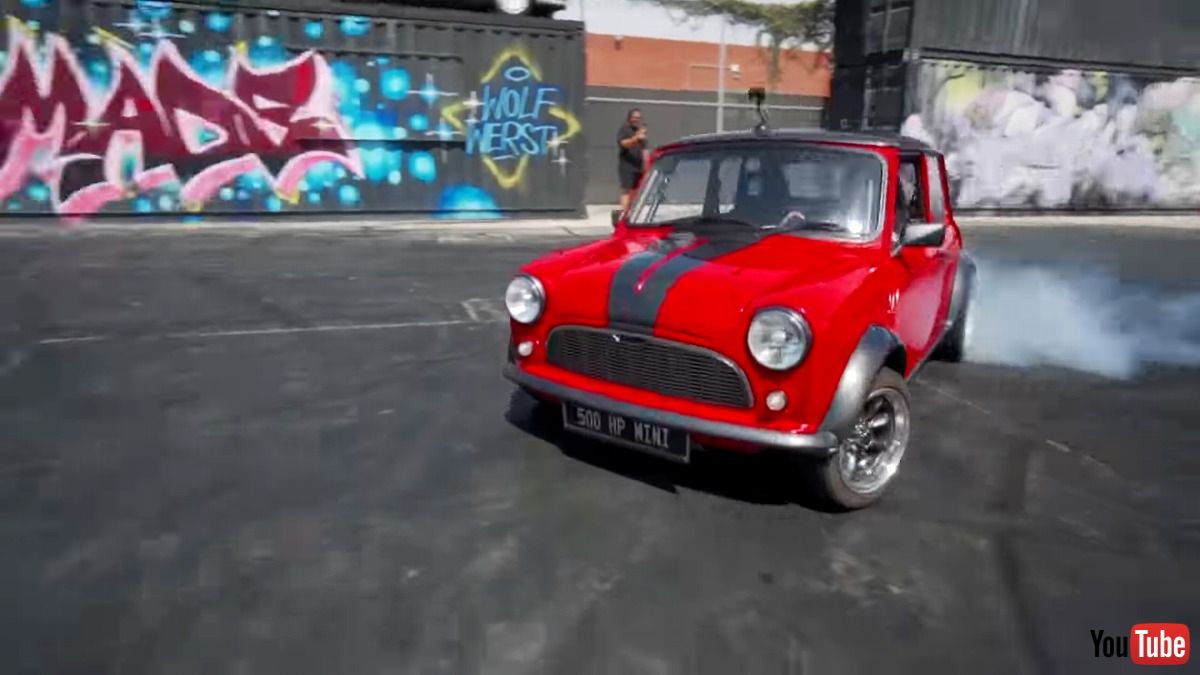 小さなボディーに500馬力 フーニガンが魔改造した Mini がやばすぎる 轟音を響かせながらドリフト ねとらぼ