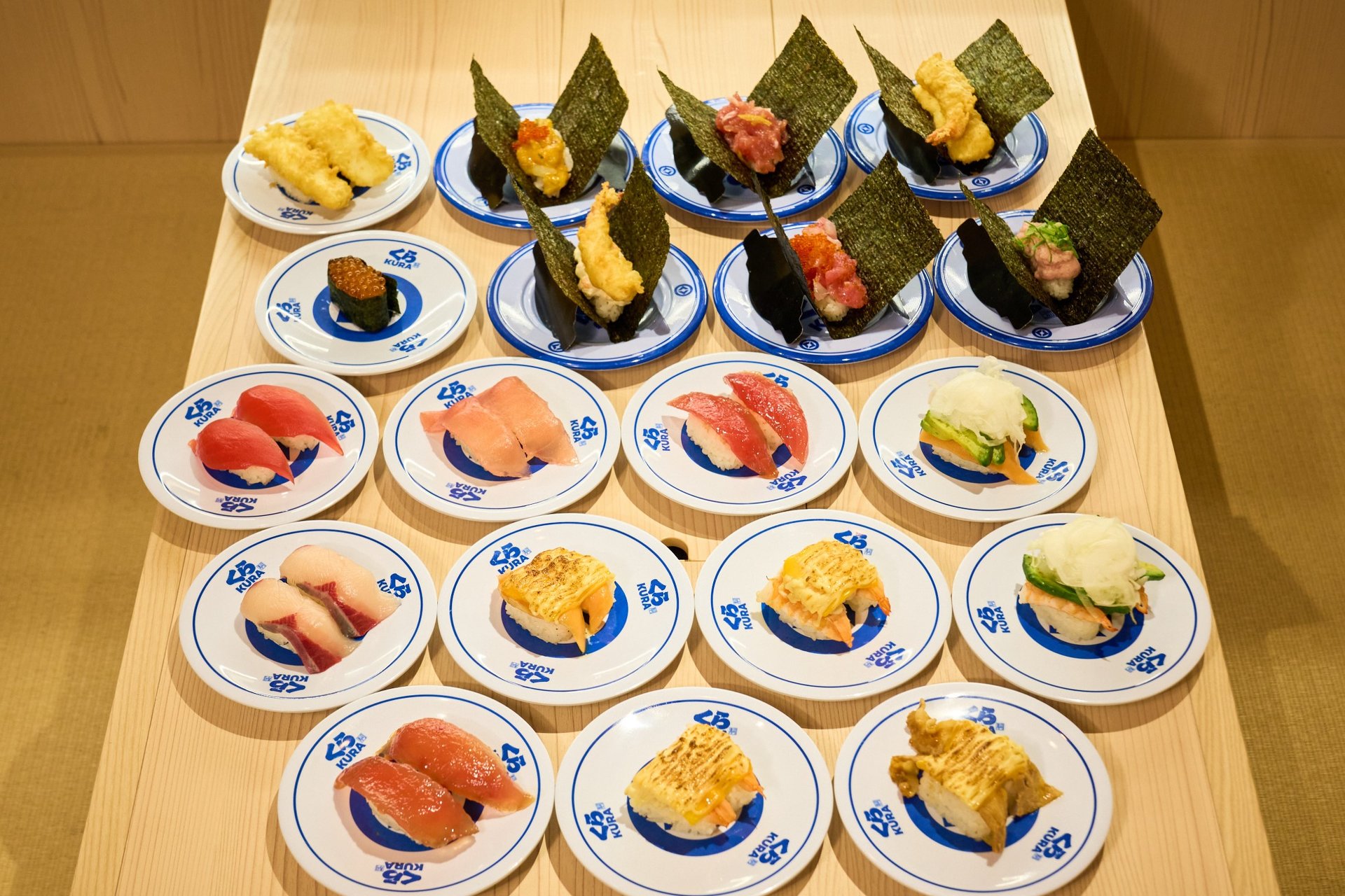 パリパリの海苔、山盛り海鮮を“1秒でも早く”食べて！ くら寿司の新商品