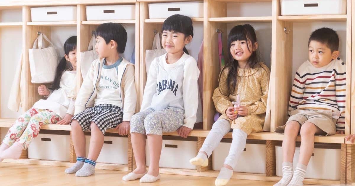 子どもがロッカーで座りたがって大変 保育士 座ってもいいロッカー はどうか 考案した先生に話を聞いた 1 2 ページ ねとらぼ 子どもがロッカーで座りたがって大変 保育士 座ってもいいロッカー はどうか 考案した先生に話を聞いた 1 2 ページ ねとらぼ