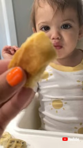 「Toddler Pretends to Eat Bread and Enjoy it-1343704」