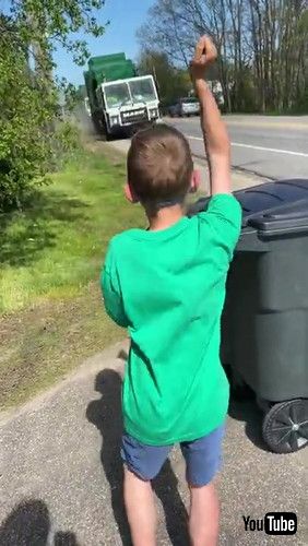 「Autistic Child Receives Special Gift From Recycling Workers || ViralHog」