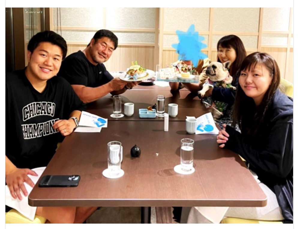 北斗晶 夫 佐々木健介の56歳バースデーを家族でお祝い 元気なことが1番の願い 長男妻の門倉凛は誕生日会へ初参加 1 2 ページ ねとらぼ