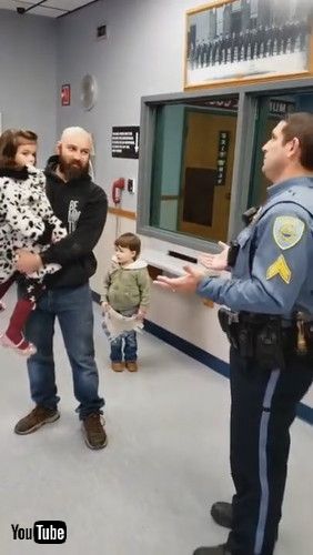 uPolice Play Along With Family To Reunite Kid With Her Lost Blanket - 1283439v