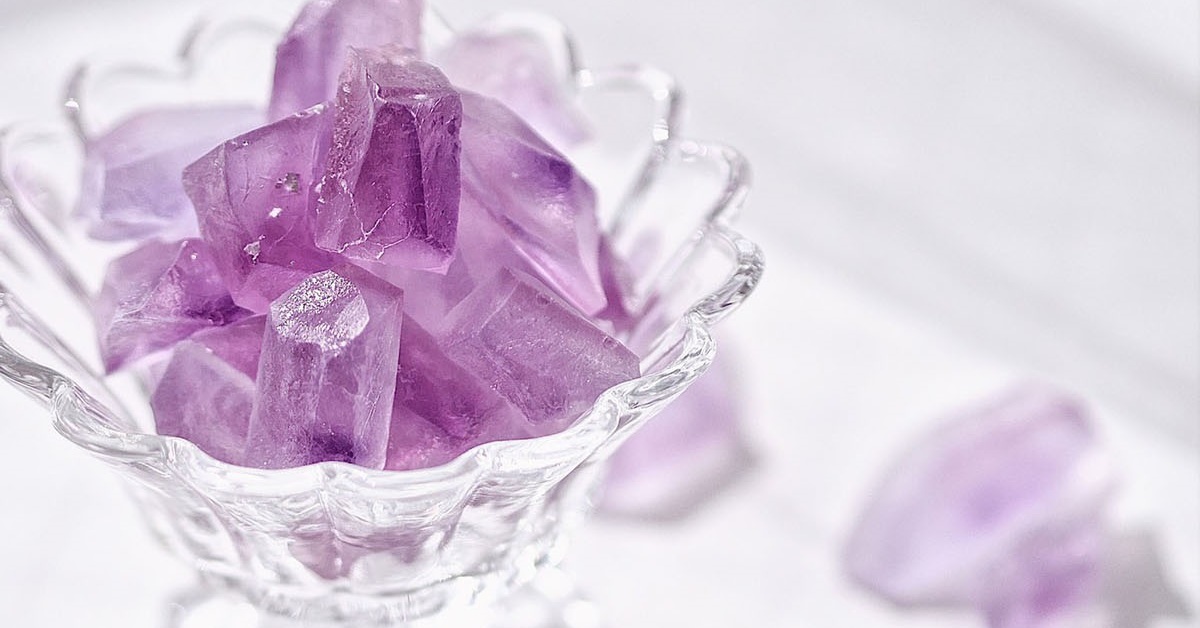 まるで魔法石 食べるとレモン味がする紫水晶みたいなお菓子がとてもキレイ（1/2 ページ） - ねとらぼ