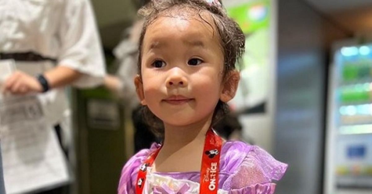 織田信成 2歳長女と ディズニー オン アイス へ ドレス姿を公開 めちゃくちゃ楽しそうにしてました 1 2 ページ ねとらぼ