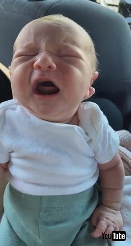 uNewborn Baby Has Sneezing Fit || ViralHogv