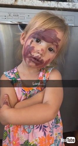 「Little Girl Puts Mother's Lipstick All Over Her Face - 1297583」