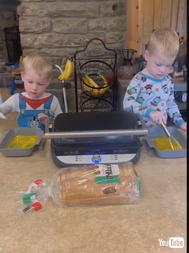 uTwin Toddlers Make Blueberry French Toast Under Mom's Guidance - 1353185v