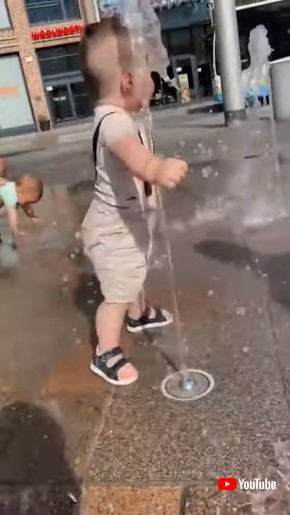 Toddler Surprised By Fountain || ViralHog