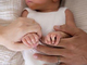 Dream Ami、第1子男児を出産　夫「テラハ」“半さん”と赤ちゃんの手を握る親子3ショットを初公開