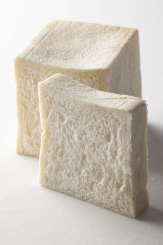 “耳まで白い食パン”帝国ホテルが開発　切り落とし不要で丸ごとサンドイッチに使えるように、食品ロス削減へ