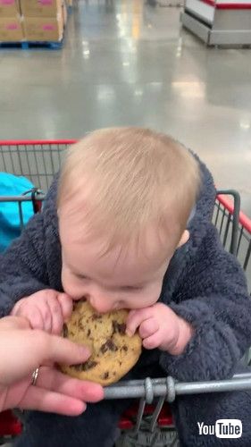 uLittle Baby Gets Obsessed With Chocolate Chip Cookie - 1366850v