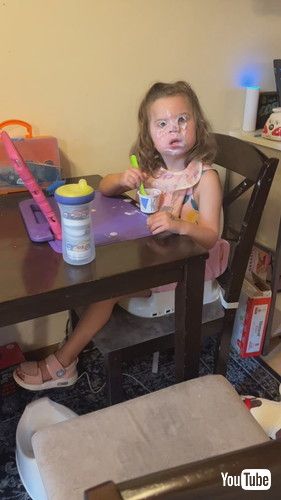 uTwin 4-Year-Old Girl Bored with Yogurt || ViralHogv