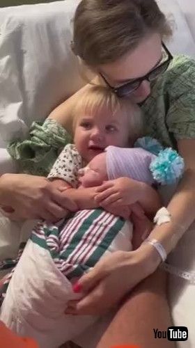 uToddler Gets Overwhelmed to Meet New Baby Brother - 1370223v