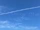 ひこうき雲で描かれた壮大な「marry me（結婚しよう）」がオーストラリア上空に出現！　「お幸せに」と観光局も反応