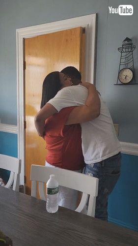 uGuy Sobs When he Reunites With His Mother After Years - 1360292v