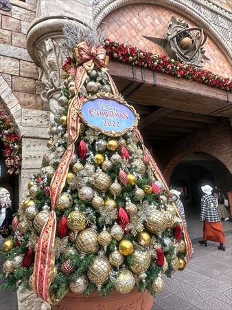 夢と魔法の王国に巨大クリスマスツリーが帰ってきた 東京ディズニーリゾートのクリスマス スペシャルなナイトエンターテインメントもやってくる 2 2 ページ ねとらぼ