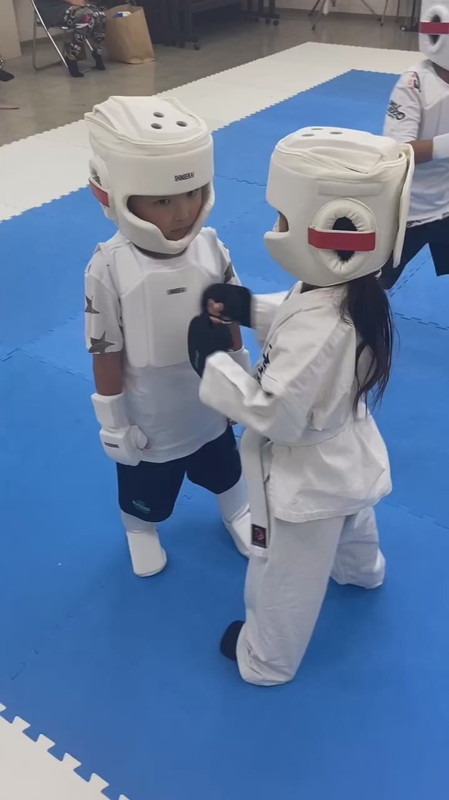 空手の練習でなぜか反撃しない男の子 その理由は やさしい教えを守る姿に 絶対強くなります かっこいいなぁ 1 2 ページ ねとらぼ