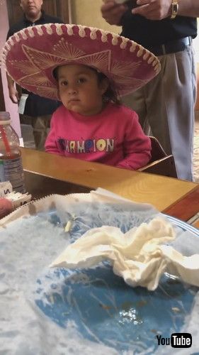 uLittle Girl Has Hilarious Reaction Towards Her Birthday Celebration - 1377768v