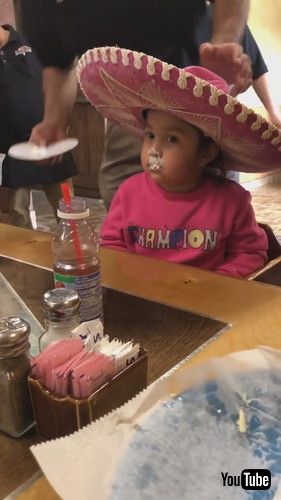 uLittle Girl Has Hilarious Reaction Towards Her Birthday Celebration - 1377768v