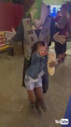 uScared Kid Screams And Runs Away From Clown Standing Behind Her - 1376975v