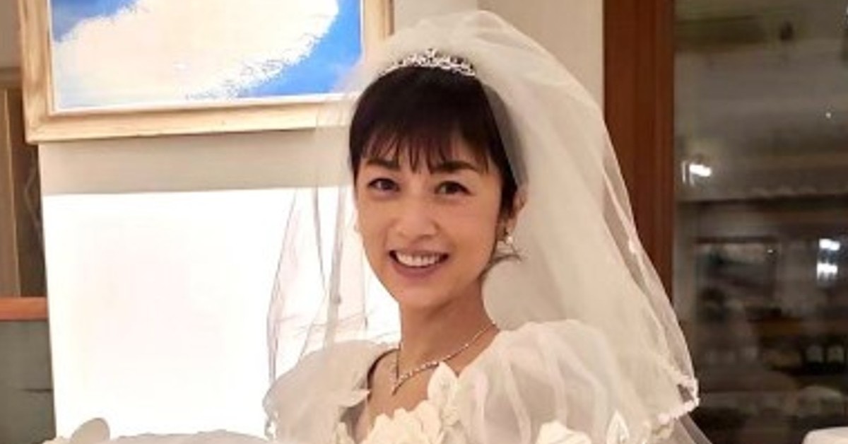 まだまだ似合っちゃう！ 高岡早紀、“50歳の花嫁”純白ウエディングドレス姿が驚きの若々しさ（2 2 ページ） ねとらぼ