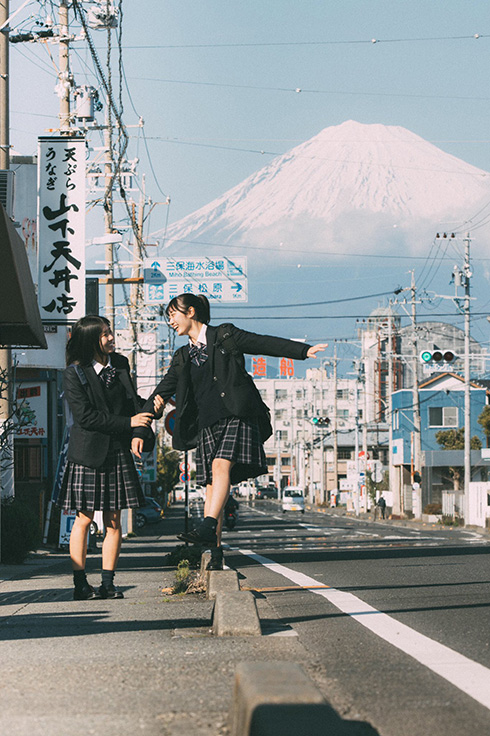 “日本一映える日常”から二年後の成人式の写真がすてき　富士山を背景にした撮影が「これぞエモ」と話題