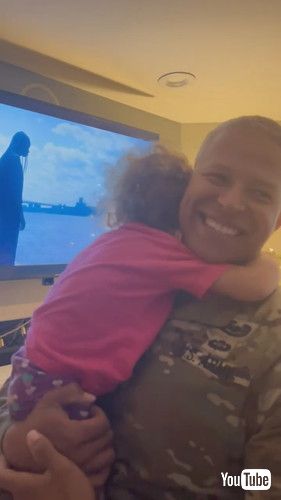 「Military Man Surprises His Family || ViralHog」