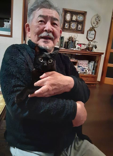 定年後の親父に待っていた猫ライフ」 父と元保護猫の愛と幸せにあふれ