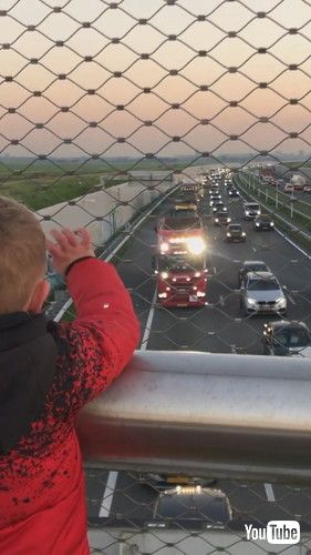 「Truck Drives Make Little Boy's Day || ViralHog」