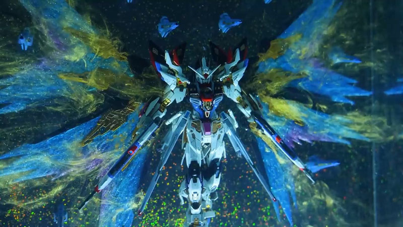 ガンプラを30万円かけてレジンアート化 光輝くストライクフリーダムガンダムの尊さに「もはや御神体」の声（1/2 ページ） - ねとらぼ