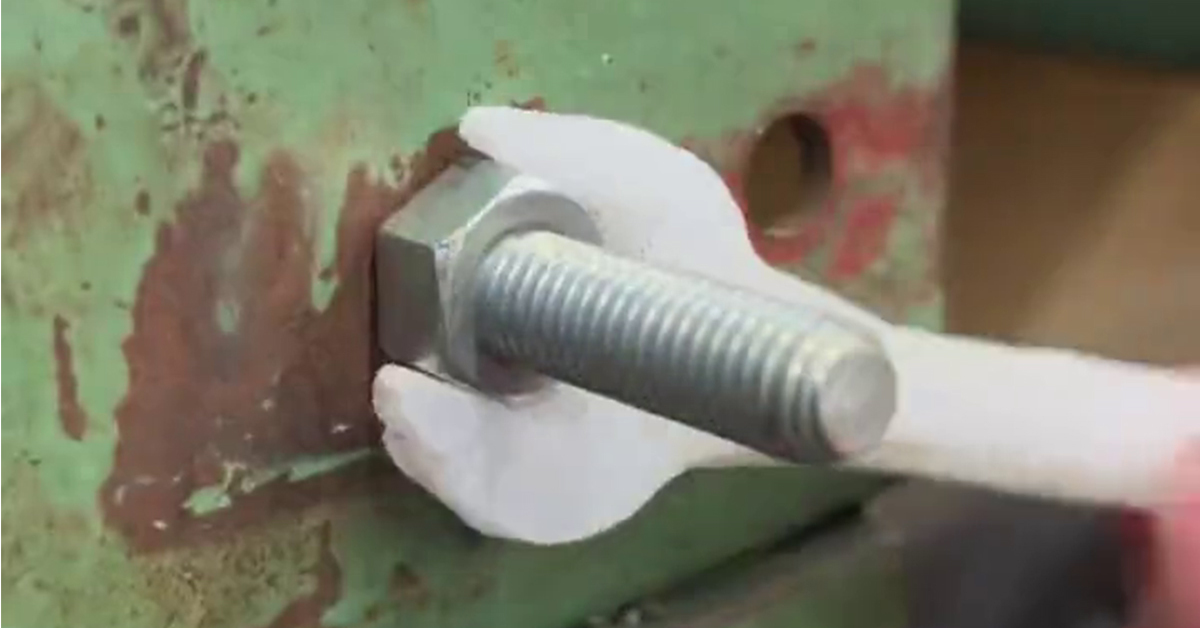 3. カチカチ音を立て続ける