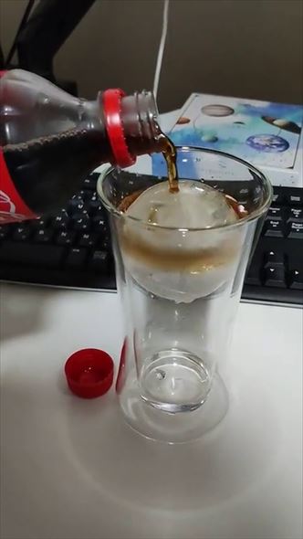 丸氷 コーラ グラス