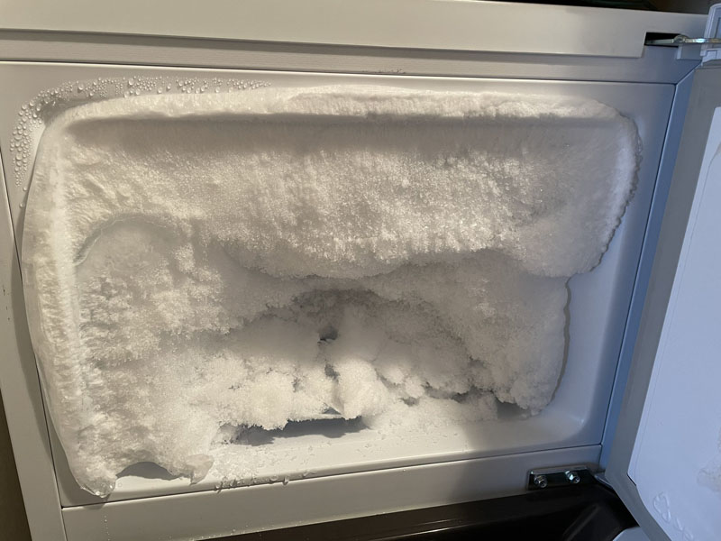 冷凍庫を久々に開けたら絶望的なほど霜がびっしり、まるで雪景色!? メーカーに原因や対処法を聞いてみた（1/2 ページ） - ねとらぼ