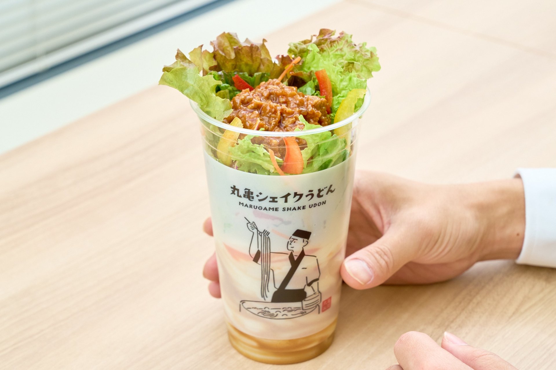 斬新】うどんはシェイクする時代へ！ 丸亀製麺の新商品「丸亀シェイク