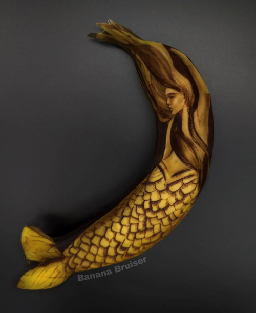 バナナに描いた人魚やウサギ、インクも絵の具も要らないバナナの皮 