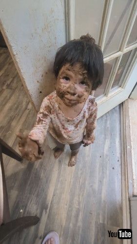 uBilingual Girl Gets a Mud Facial || ViralHogv