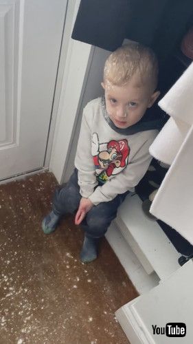 uLittle Kid Makes Huge Mess With Flour All Over House - 1420759v