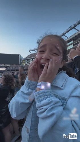 uFather Surprises Daughter With Her Favorite Singer's Concert Tickets - 1423517v
