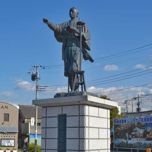 ゼンリンが「全日本駅前銅像選手権」開催　ゴールド信長公からカブトガニの像までTwitter上に集結