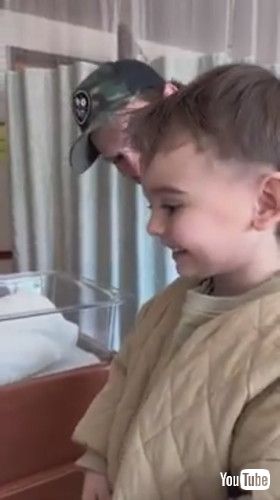 uToddler Brother Meets His Newborn Sister For First Time - 1412333v