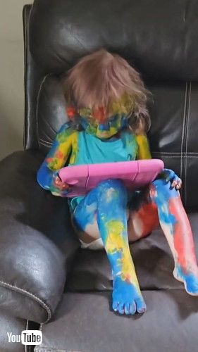 uKid Paints All Over Little Sister's Body - 1431854v