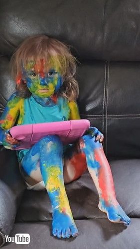 uKid Paints All Over Little Sister's Body - 1431854v