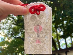 京都・下鴨神社の「レースお守り」にうっとり 美しく透ける神紋に「御利益いただきたい」と4.9万いいね（要約） - ねとらぼ