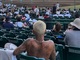 観客席で甲子園観戦のラッパー、上半身裸になりタトゥーあらわで賛否　否定的な反応に“黙れ”