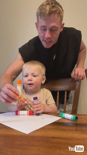 uDad Corrects Toddler as He Identifies Different Colored Crayons as Pink - 1432950v