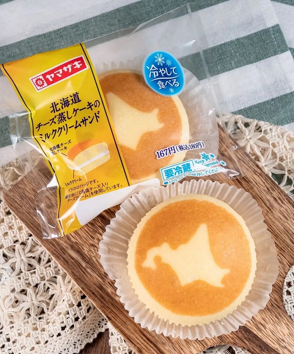 北海道チーズ蒸しケーキのミルククリームサンド
